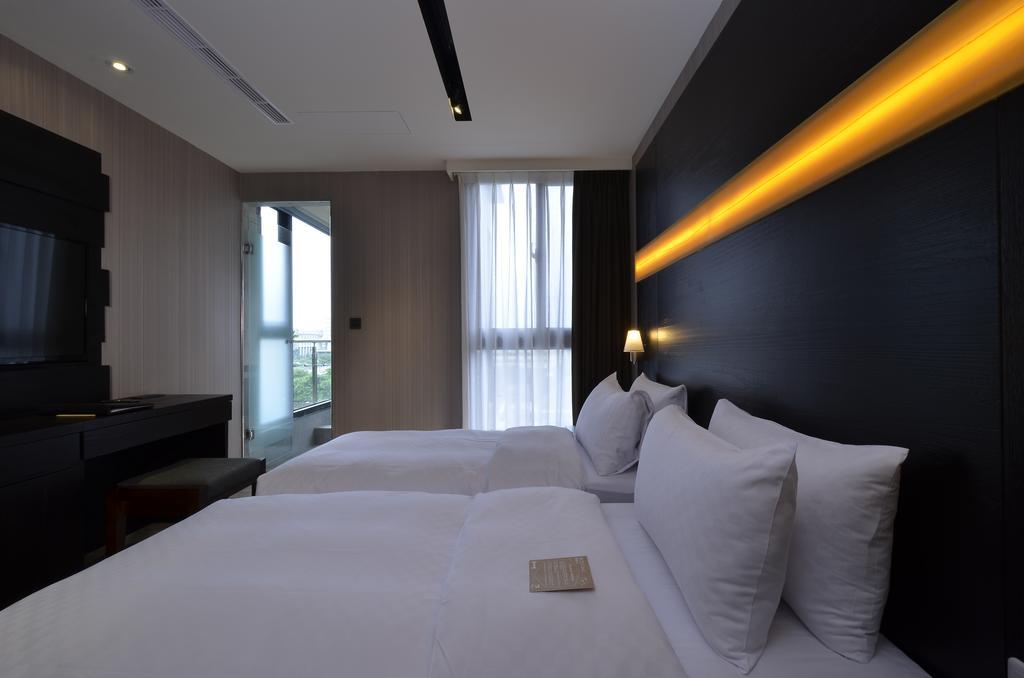 Hotel Cube Taichung Exterior foto