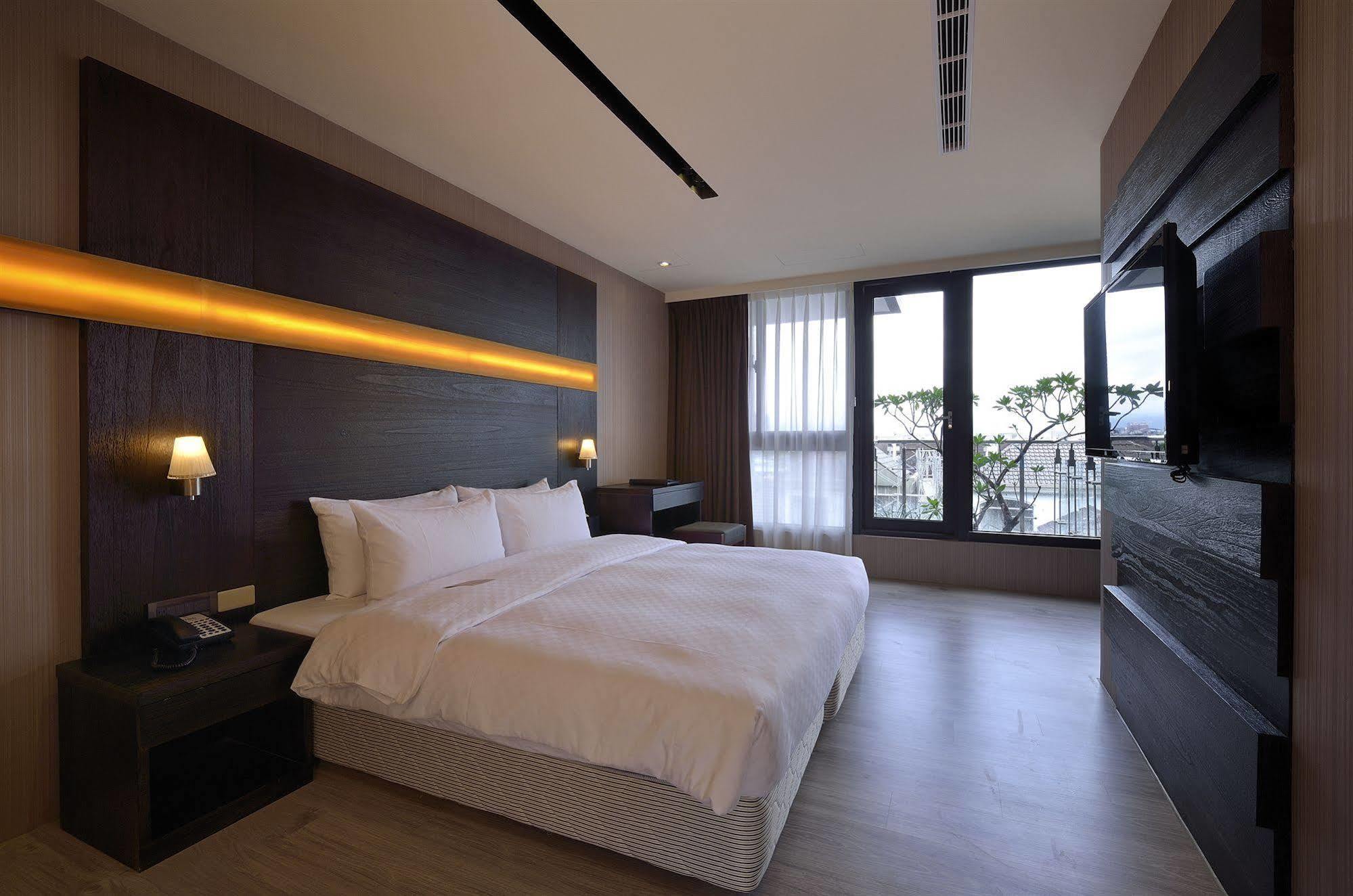 Hotel Cube Taichung Exterior foto