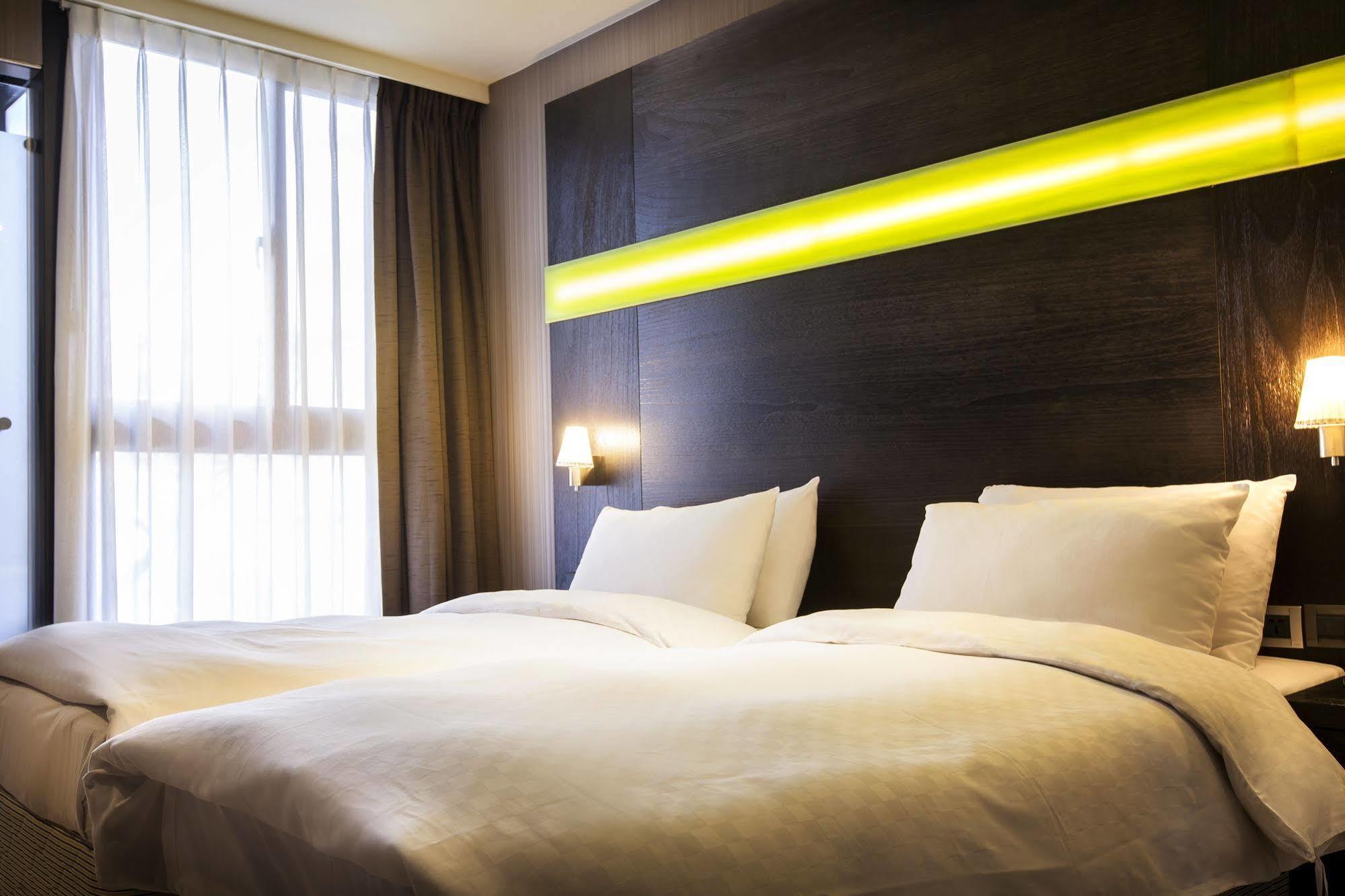 Hotel Cube Taichung Exterior foto
