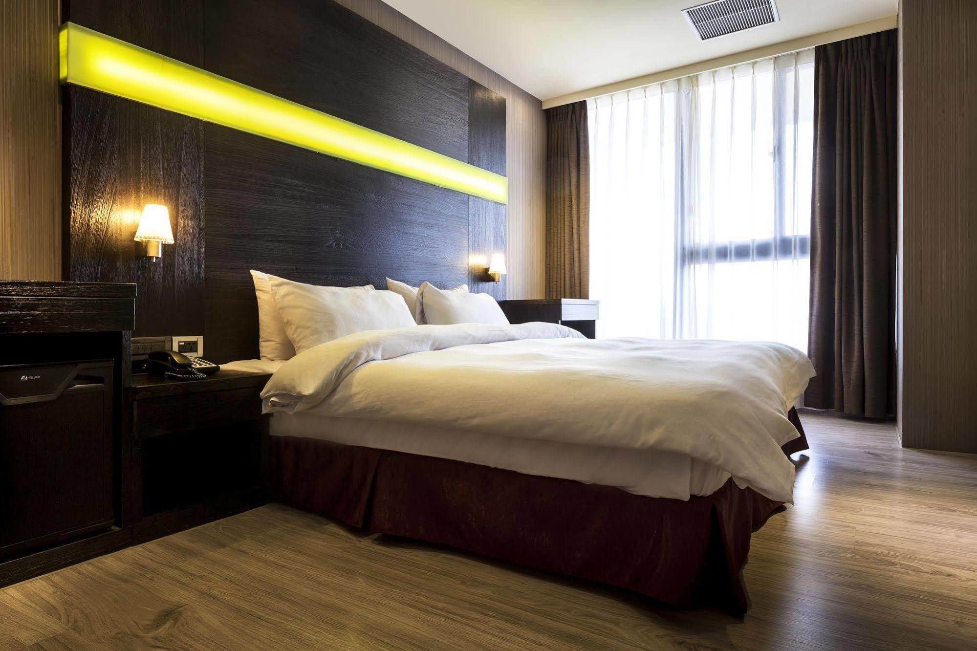 Hotel Cube Taichung Exterior foto