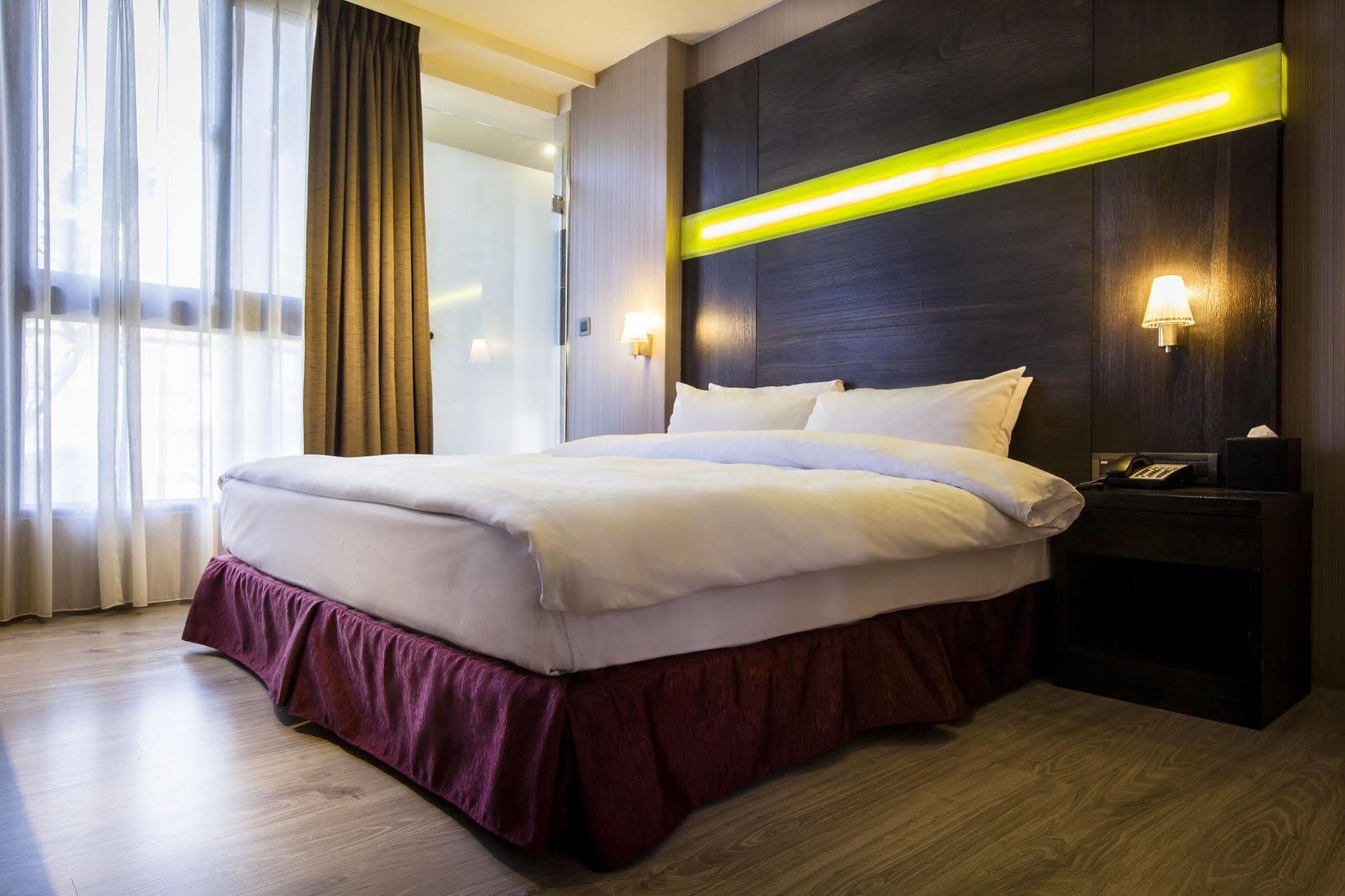 Hotel Cube Taichung Exterior foto