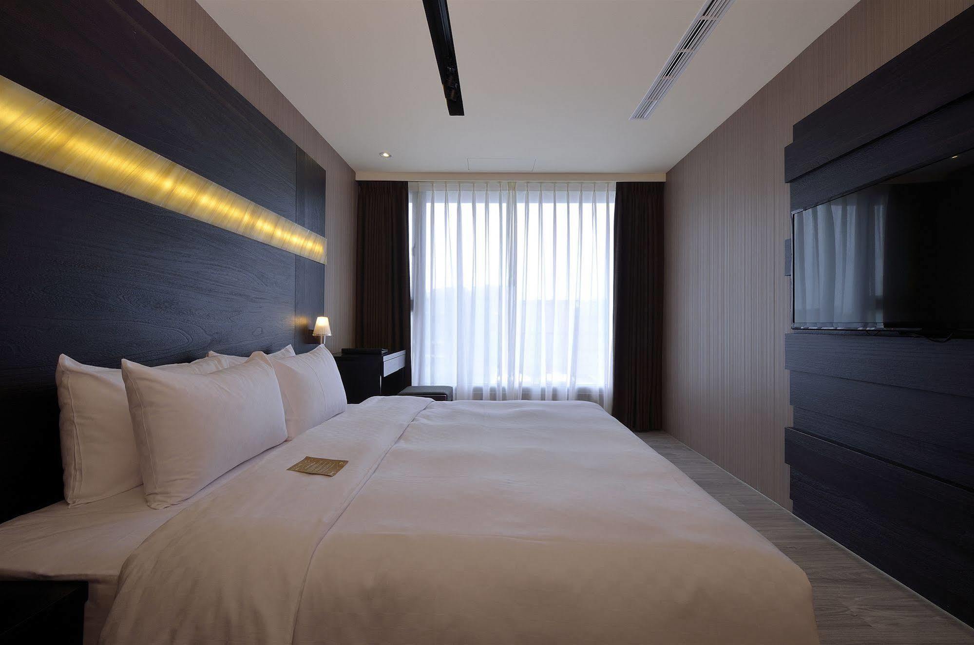 Hotel Cube Taichung Exterior foto