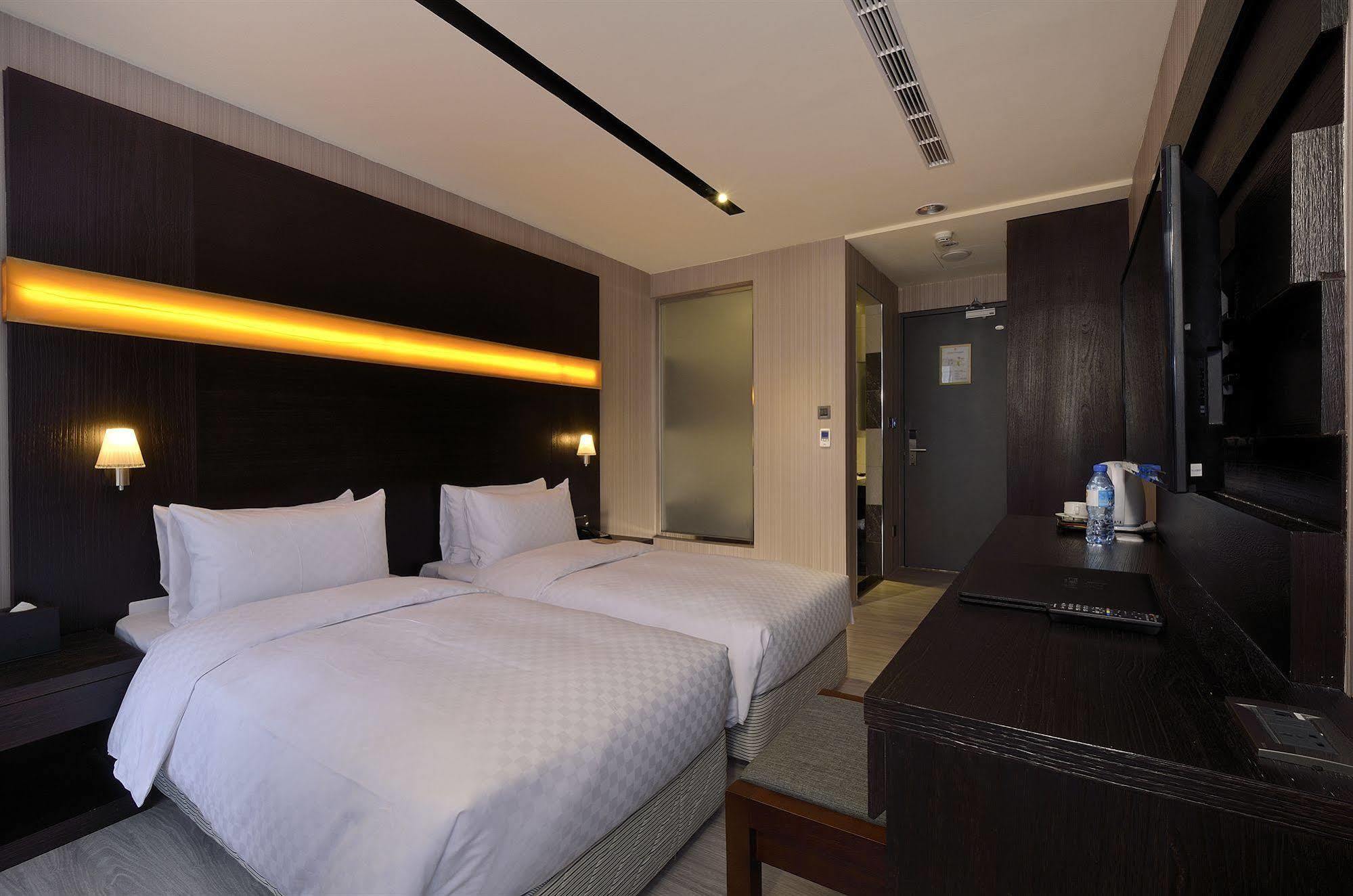 Hotel Cube Taichung Exterior foto
